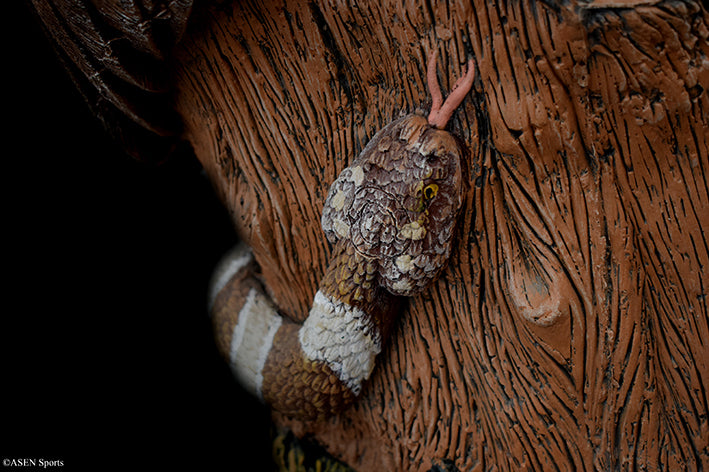 Wildcrete Geier mit Schlange