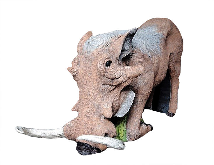 Wildcrete Warzenkeiler äsend